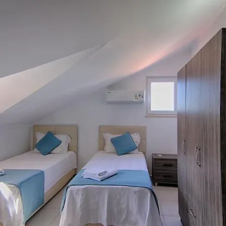 ölüdeniz Ovacıkta 5 Yatak Odalı, 12 Kişilik , Müstakil Havuzlu 2 Villa Fethiye