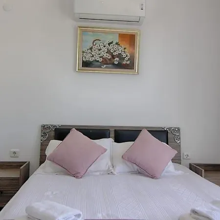 ölüdeniz Ovacıkta 5 Yatak Odalı, 12 Kişilik , Müstakil Havuzlu 2 Fethiye