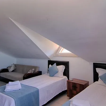 Villa ölüdeniz Ovacıkta 5 Yatak Odalı, 12 Kişilik , Müstakil Havuzlu 2 *