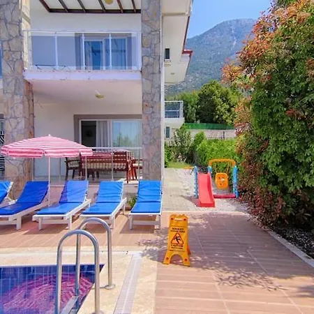 ölüdeniz Ovacıkta 5 Yatak Odalı, 12 Kişilik , Müstakil Havuzlu 2 Fethiye