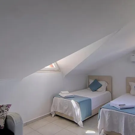 Oludeniz Ovacikta 5 Yatak Odali, 12 Kisilik , Mustakil Havuzlu 2 Villa